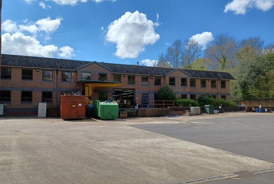 Bonsor Dr, Tadworth en alquiler - Foto del edificio - Imagen 2 de 2