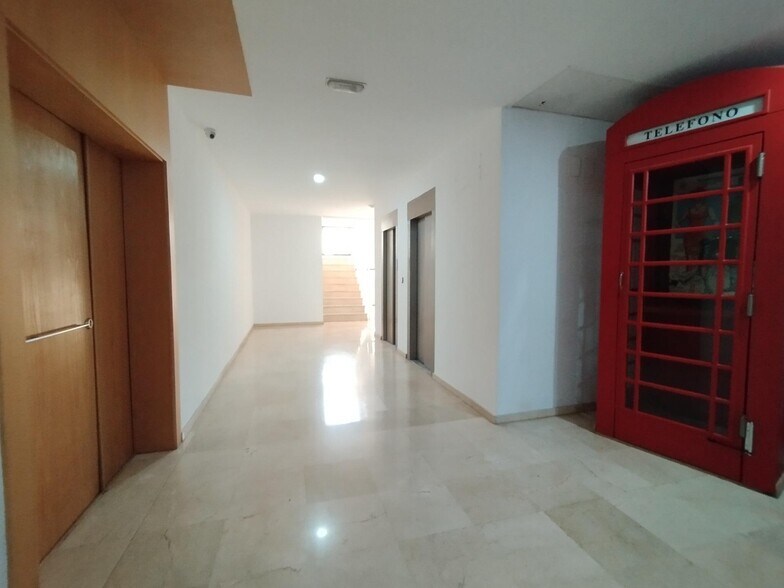 Local en Elche en alquiler - Vestíbulo - Imagen 3 de 32