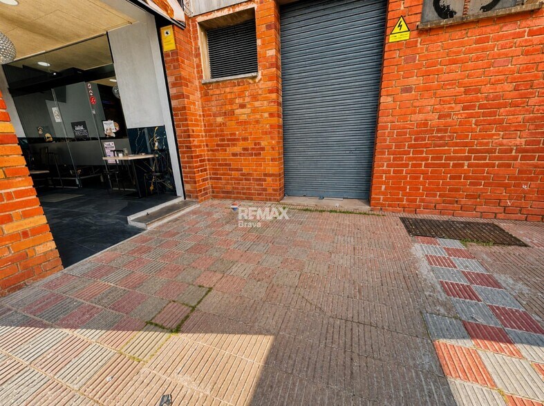 Edificio residencial en Girona, Gerona en venta - Foto del edificio - Imagen 2 de 10