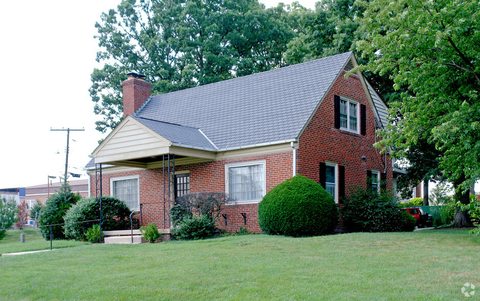 8 E Seminary Ave, Lutherville Timonium, MD en alquiler - Foto del edificio - Imagen 2 de 47