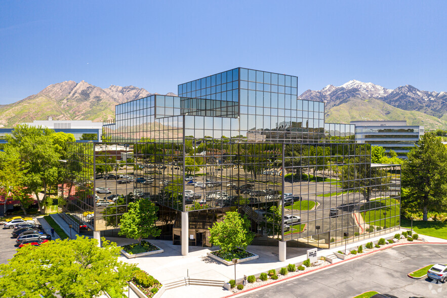 6925 S Union Park Ctr, Cottonwood Heights, UT en alquiler - Foto del edificio - Imagen 1 de 9