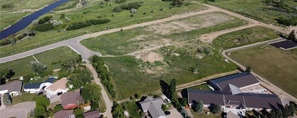 37 Confederation Dr, Weyburn, SK en venta - Vista aérea - Imagen 1 de 4