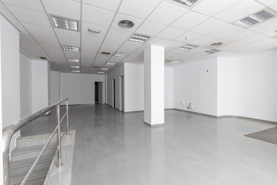 Local en Montefrío en venta - Foto del interior - Imagen 3 de 28