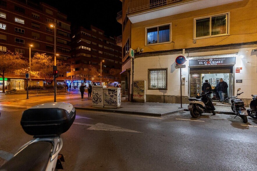 Local en Granada, Granada en venta - Foto del edificio - Imagen 2 de 9