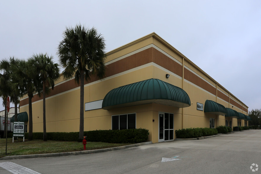 603-619 NW Mercantile Pl, Port Saint Lucie, FL en alquiler - Foto del edificio - Imagen 2 de 4