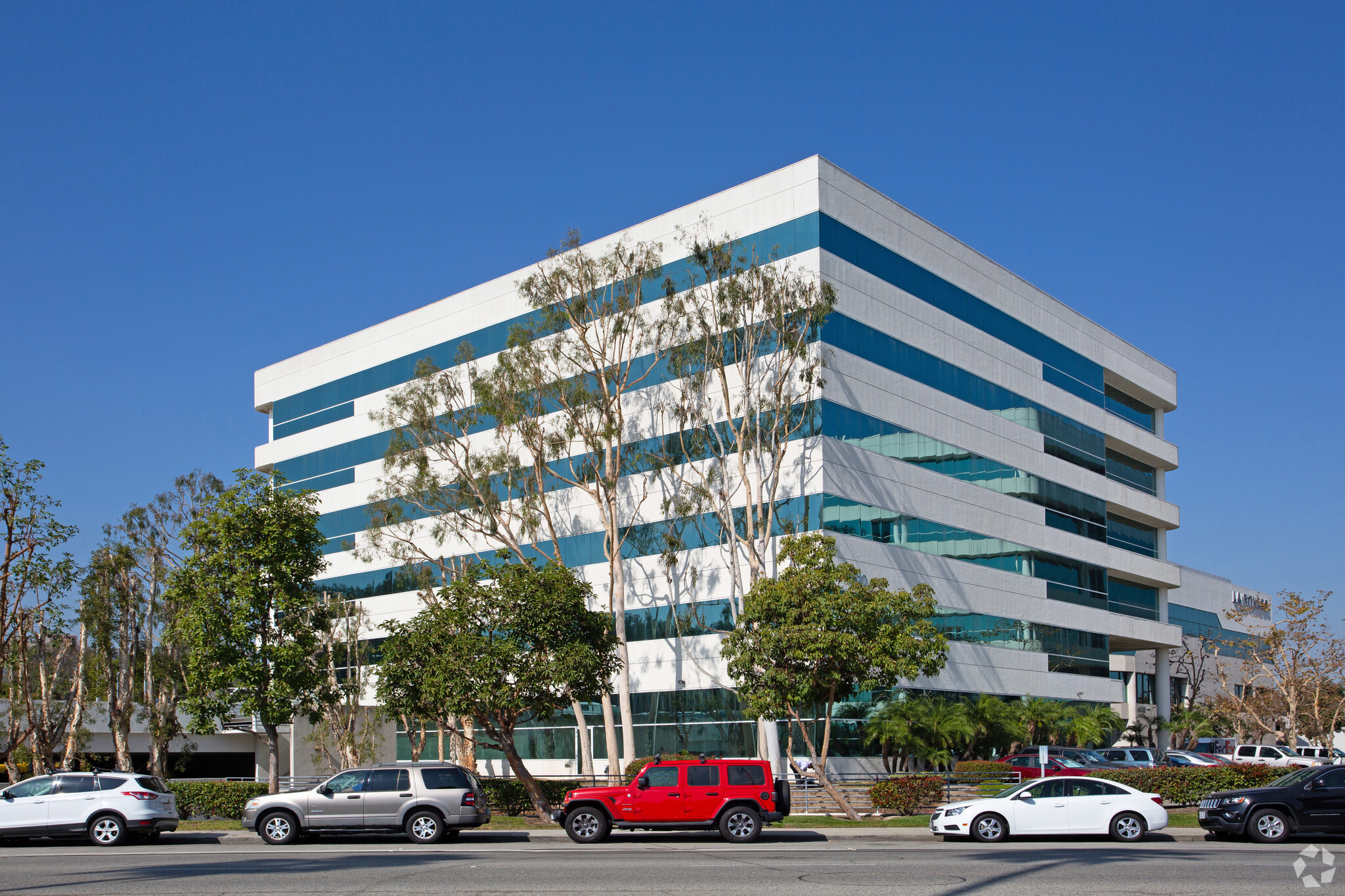 4500 E Pacific Coast Hwy, Long Beach, CA en alquiler Foto del edificio- Imagen 1 de 6