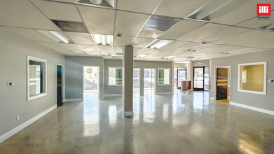 22837 Ventura Blvd, Woodland Hills, CA en alquiler Foto del interior- Imagen 2 de 7