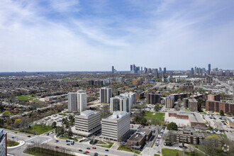 89 Queensway W, Mississauga, ON - VISTA AÉREA  vista de mapa