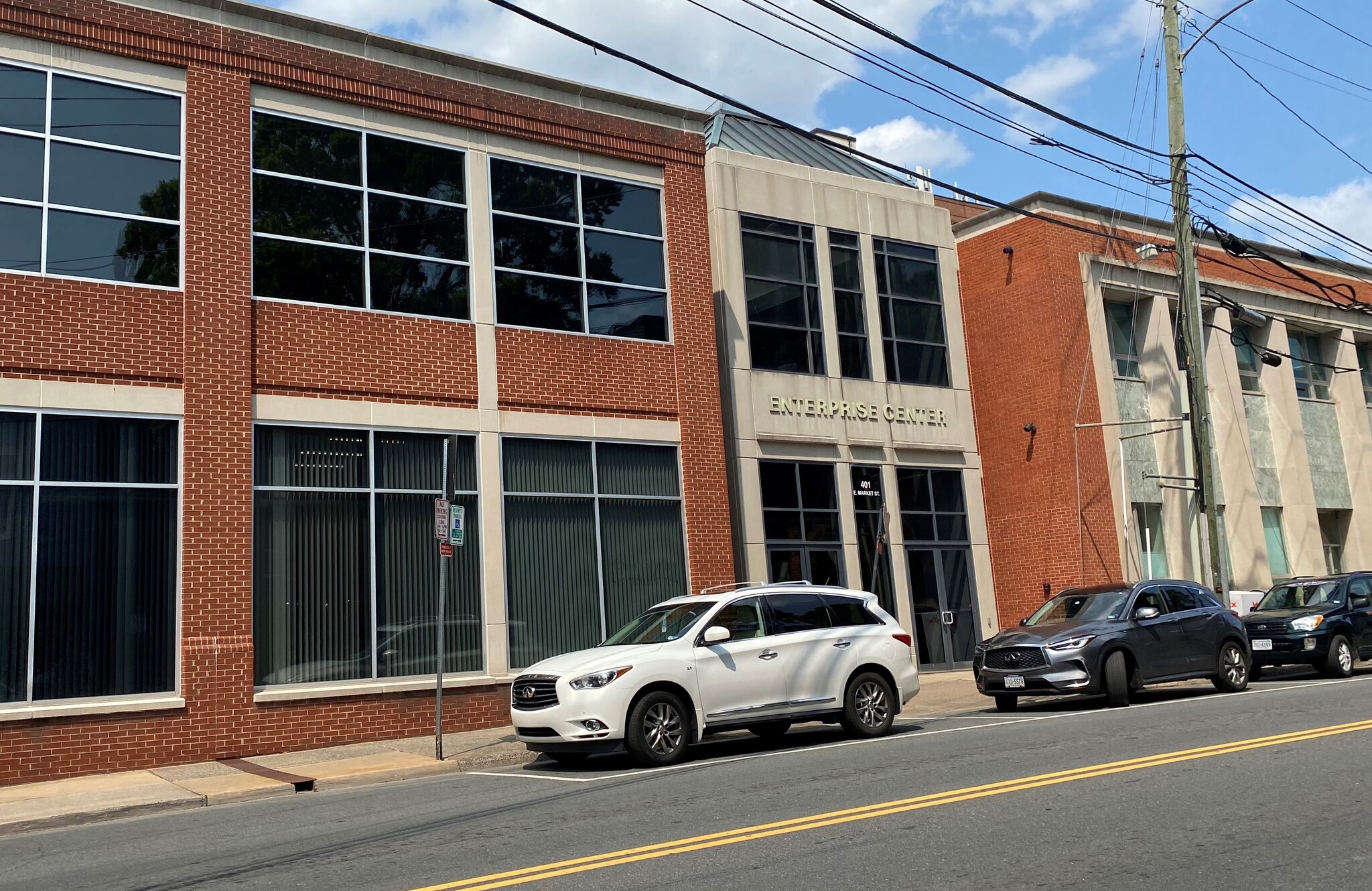 401 E Market St, Charlottesville, VA en alquiler Foto del edificio- Imagen 1 de 5