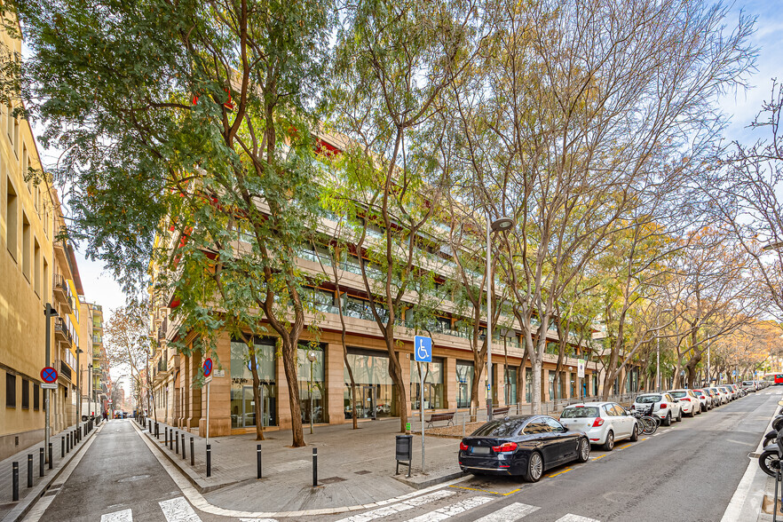 Carrer Dels Comtes De Bell-Lloc, Barcelona, Barcelona en alquiler - Foto del edificio - Imagen 2 de 2