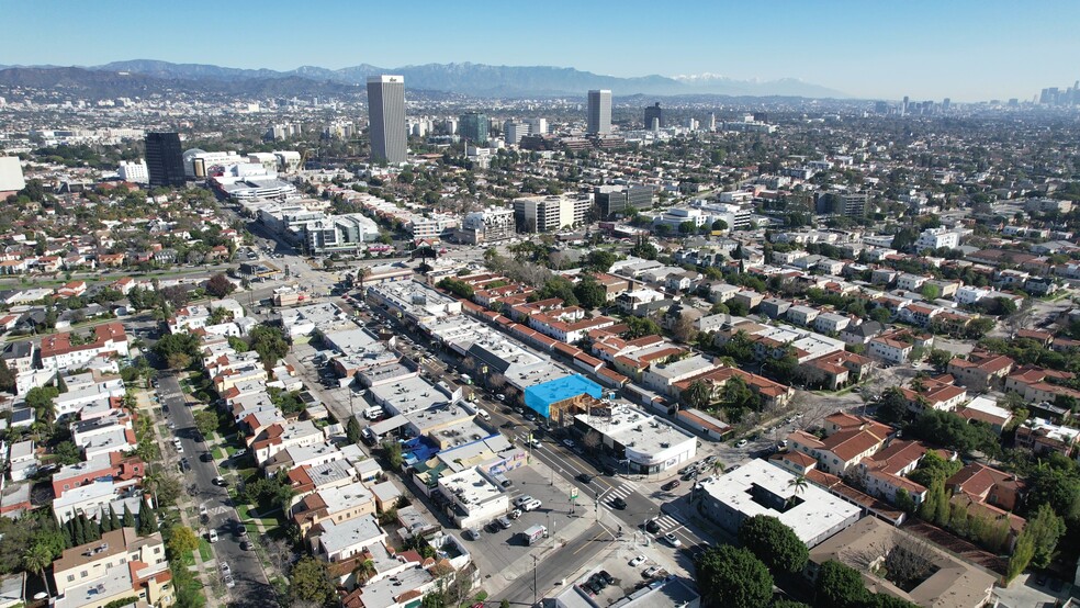 1066-1070 S Fairfax Ave, Los Angeles, CA en alquiler - Foto del edificio - Imagen 2 de 62