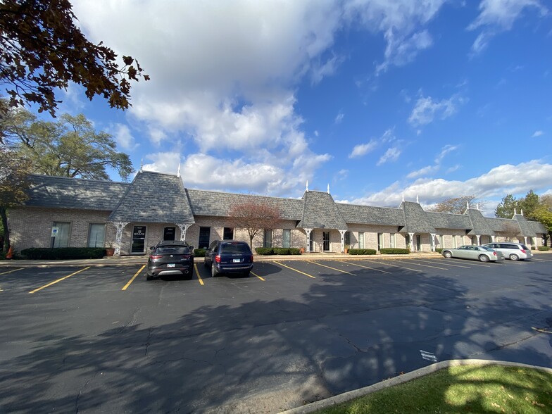 1666-1684 S Wolf Rd, Wheeling, IL en alquiler - Foto del edificio - Imagen 1 de 10