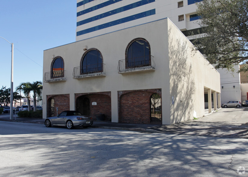 262-264 Almeria Ave, Coral Gables, FL en alquiler - Foto principal - Imagen 1 de 12