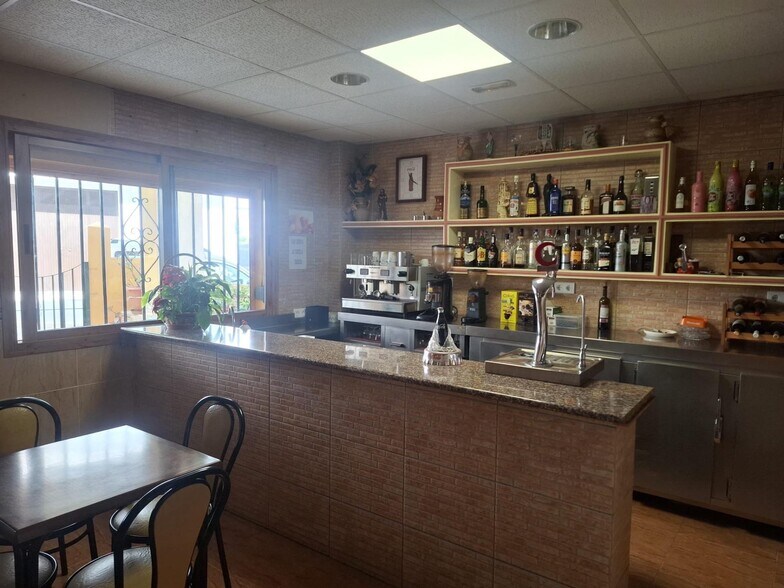 Avenida Balneario, 11, Tolox, Málaga en venta - Foto del edificio - Imagen 2 de 47