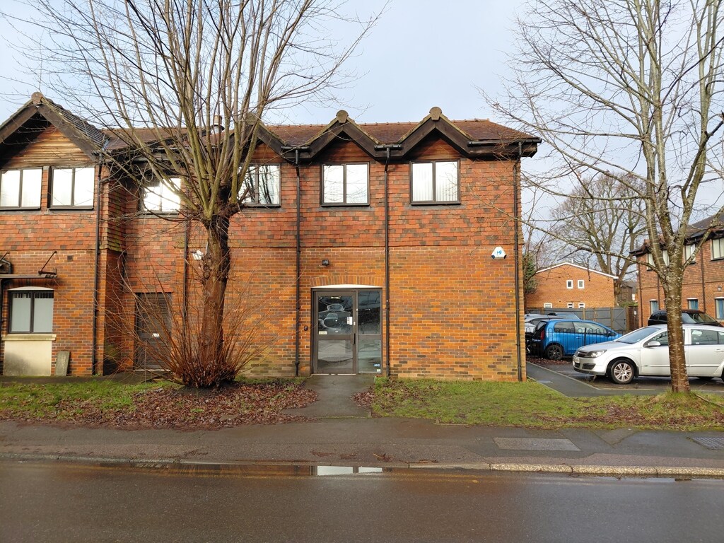 90 Victoria Rd, Horley en alquiler Foto principal- Imagen 1 de 3