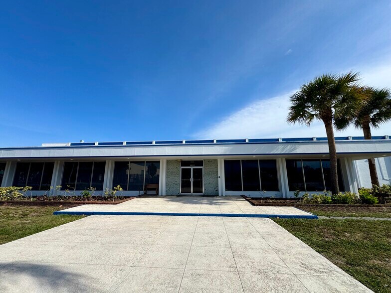 1600 Nw 165th St, Miami, FL en venta - Foto del edificio - Imagen 2 de 8