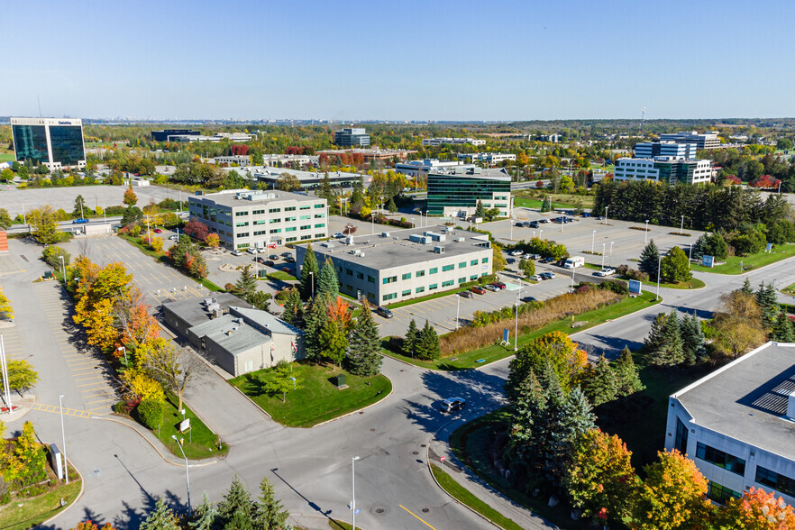 50 Hines Rd, Ottawa, ON en alquiler - Vista aérea - Imagen 2 de 5