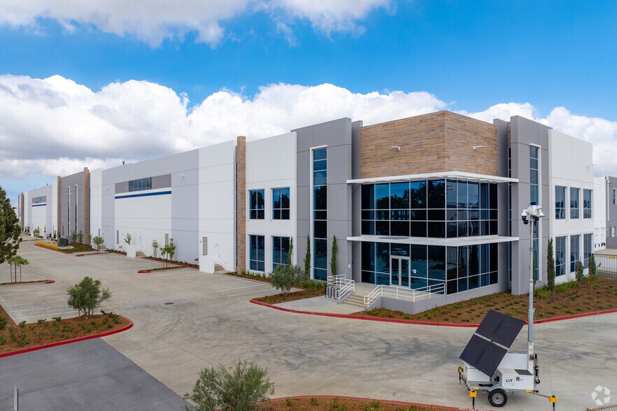 2001 E Dominguez St, Carson, CA en alquiler - Foto del edificio - Imagen 2 de 6