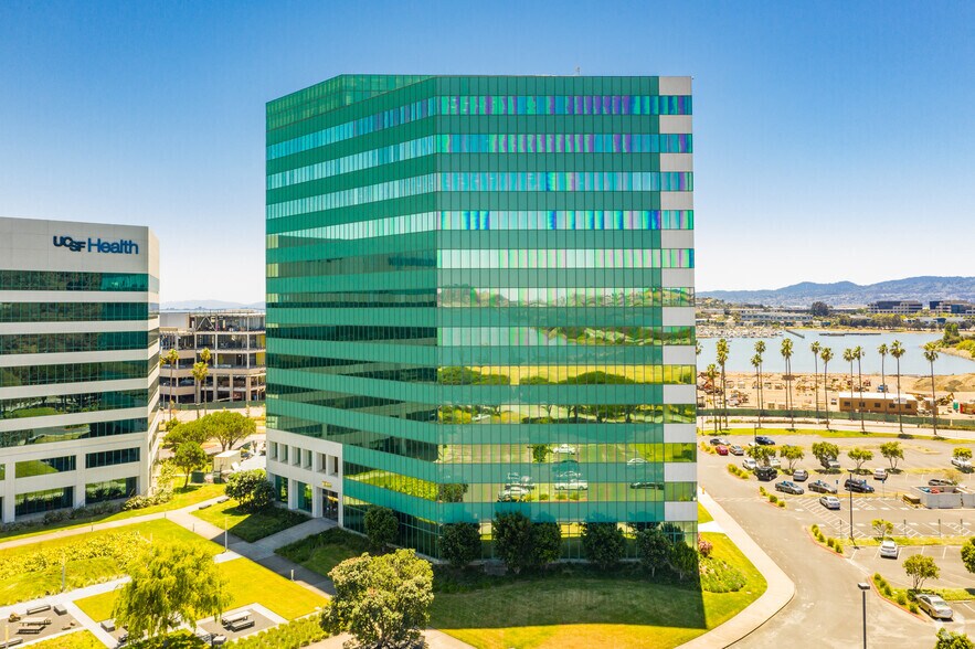 2000 Sierra Point Pky, Brisbane, CA en alquiler - Foto del edificio - Imagen 2 de 20