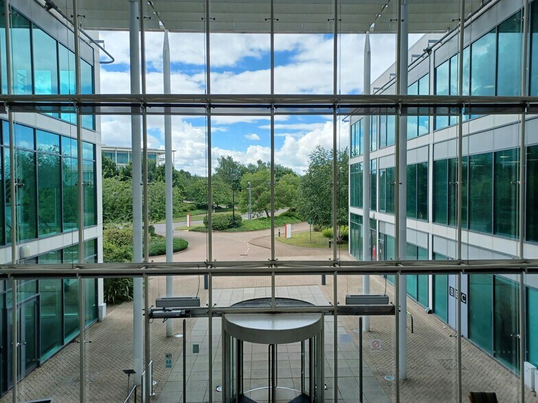 550 Oracle Parkway, Reading en alquiler - Foto del edificio - Imagen 2 de 13