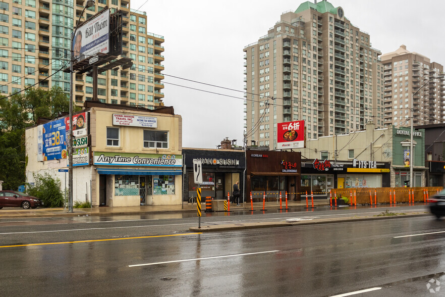 5203-5215 Yonge St, Toronto, ON en venta - Foto del edificio - Imagen 3 de 4