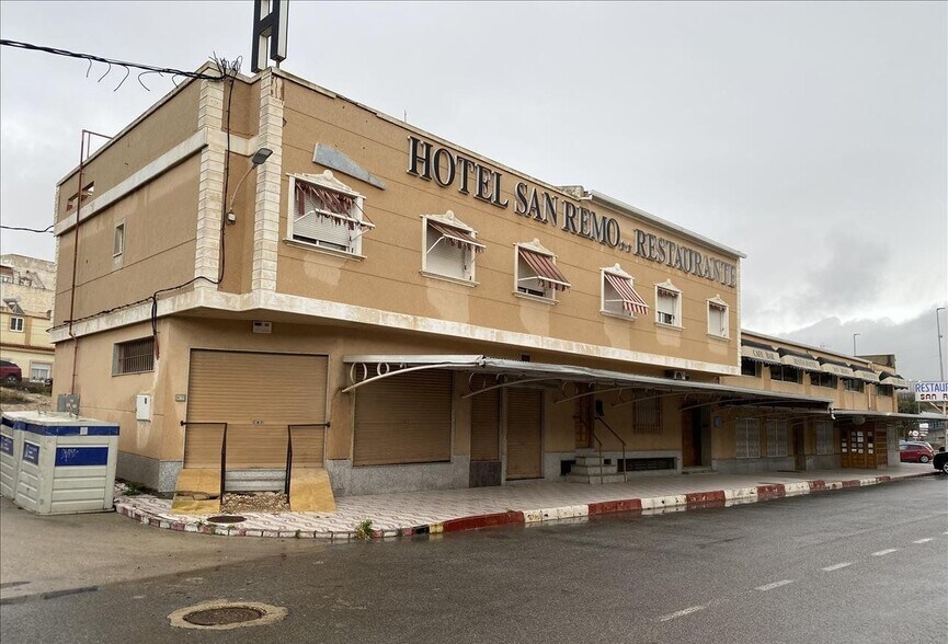 Local en Blanca en venta - Foto del edificio - Imagen 1 de 7