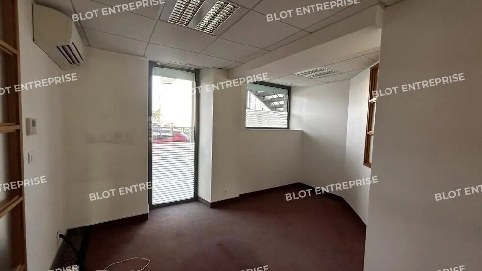 Local en Guichen en venta - Foto del interior - Imagen 3 de 12