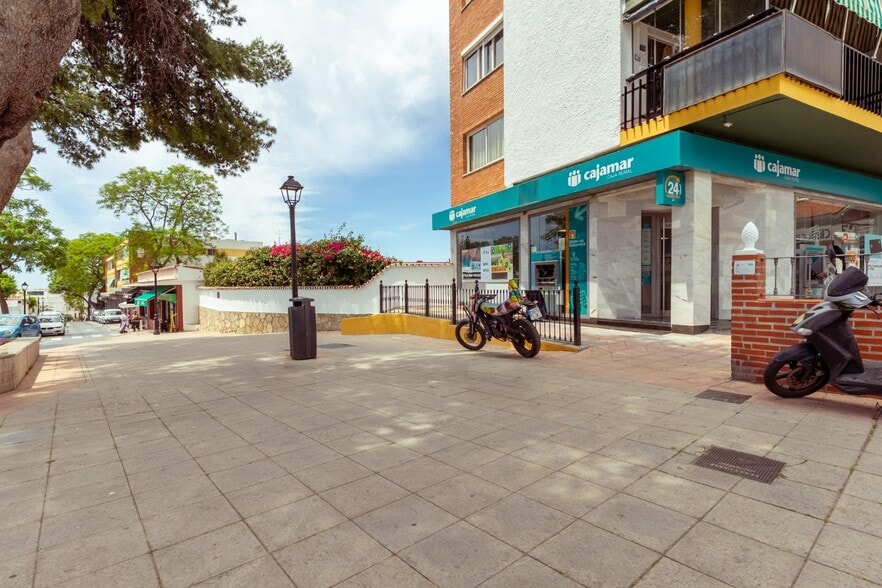 Local en Marbella, Málaga en venta - Foto del edificio - Imagen 2 de 34