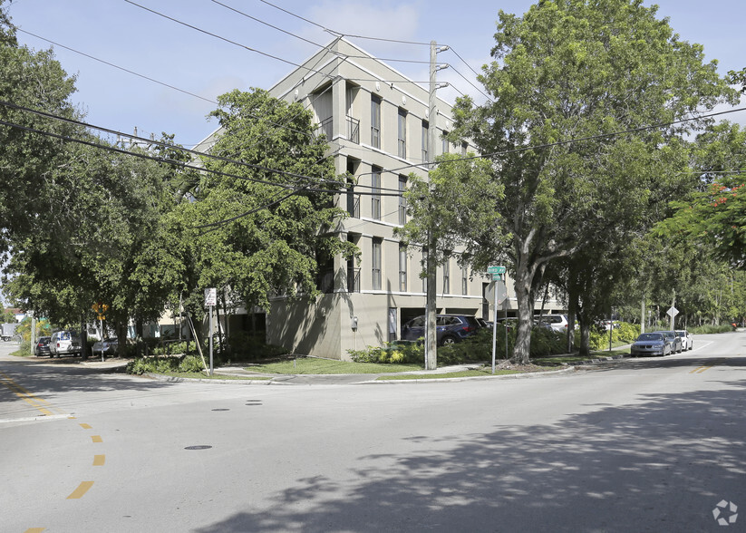 3006 Aviation Ave, Coconut Grove, FL en alquiler - Foto del edificio - Imagen 2 de 6