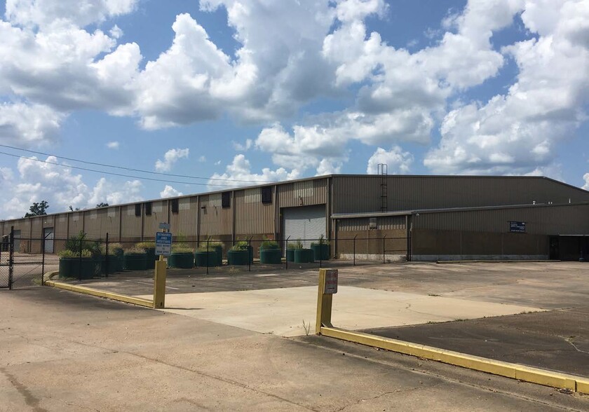 211 Industrial Dr N, Madison, MS en alquiler - Foto principal - Imagen 1 de 3