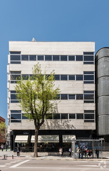 Calle de Julián Camarillo, 29, Madrid, Madrid en alquiler - Foto del edificio - Imagen 3 de 33