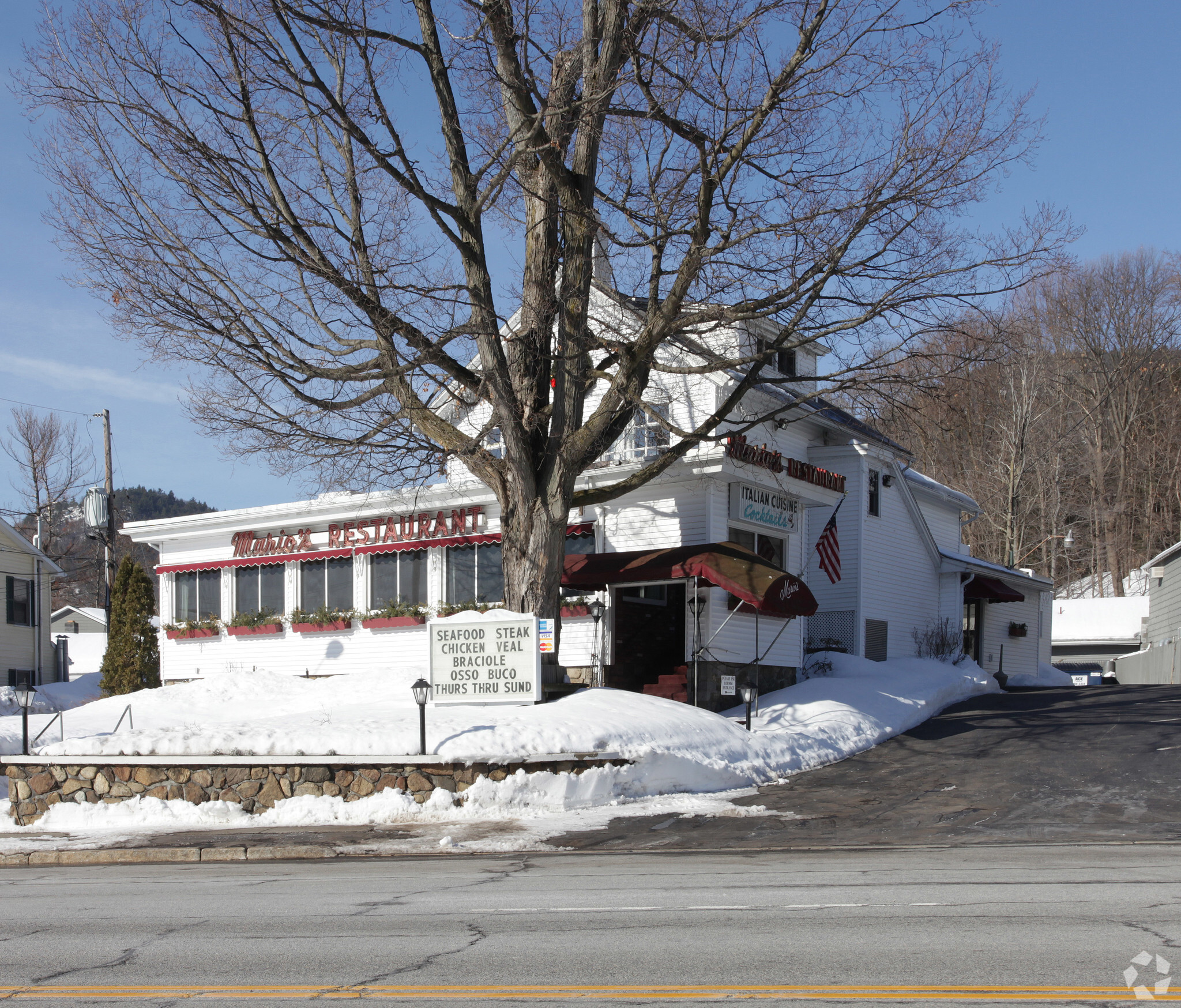 429 Canada St, Lake George, NY en venta Foto del edificio- Imagen 1 de 45