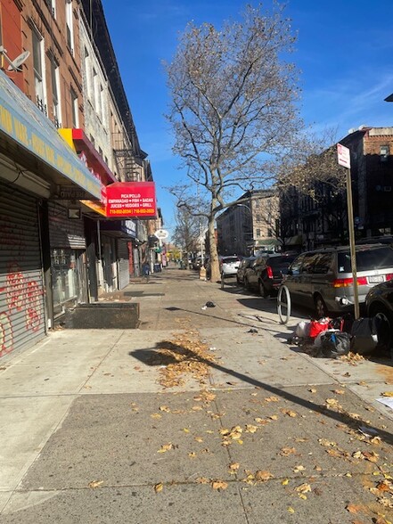 102 Kingston Ave, Brooklyn, NY en alquiler - Foto del edificio - Imagen 2 de 12