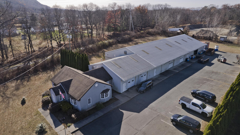 16 Arthur St, Easthampton, MA en venta - Foto del edificio - Imagen 1 de 57