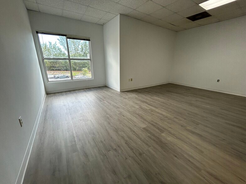 20101-20161 NE 16th Pl, Miami, FL en venta - Foto del interior - Imagen 3 de 84