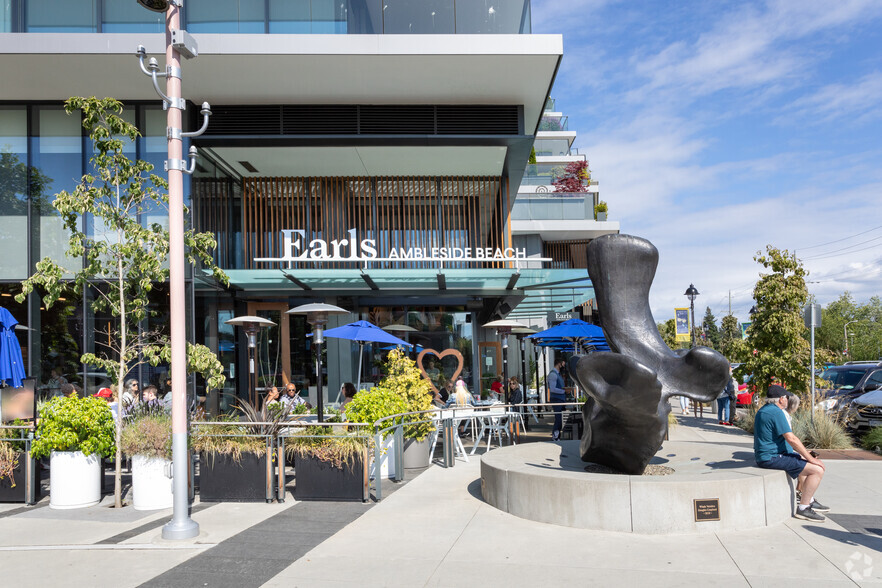 1355 Bellevue Ave, West Vancouver, BC en alquiler - Foto del edificio - Imagen 2 de 11