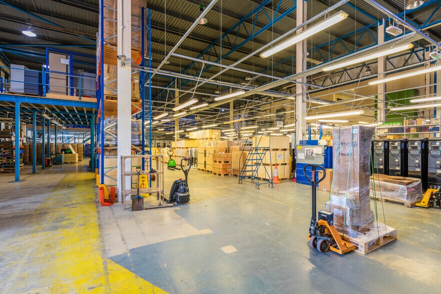 Westmead Dr, Swindon en venta - Foto del interior - Imagen 3 de 10