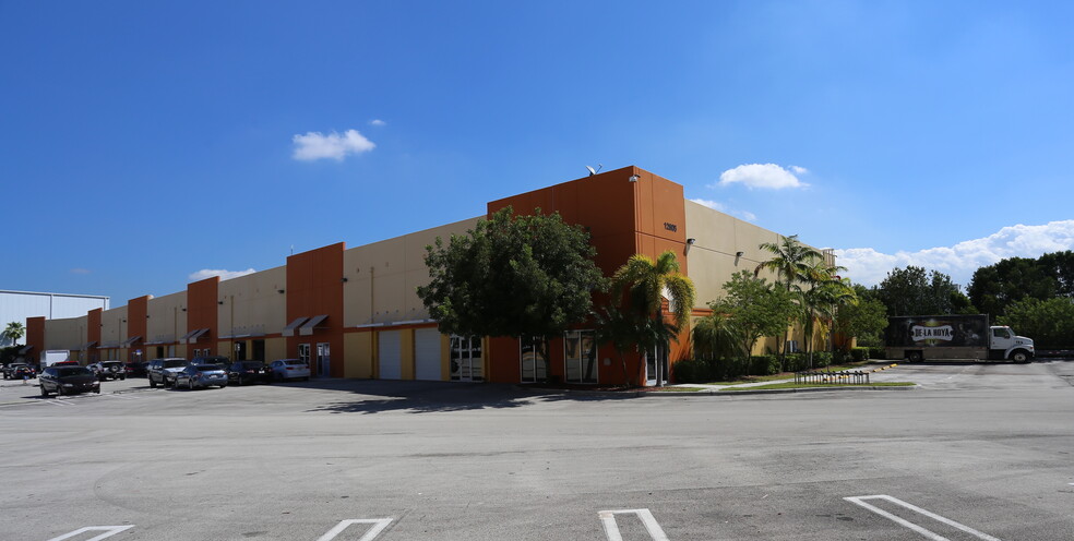 12605 NW 115th Ave, Medley, FL en alquiler - Foto del edificio - Imagen 1 de 1