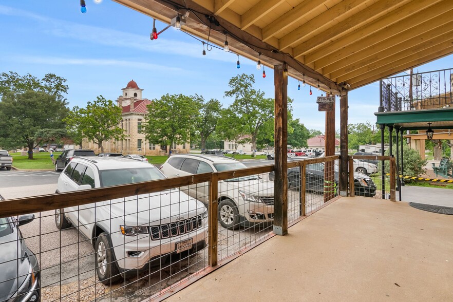 200 N Ave G, Johnson City, TX en venta - Foto del edificio - Imagen 2 de 58