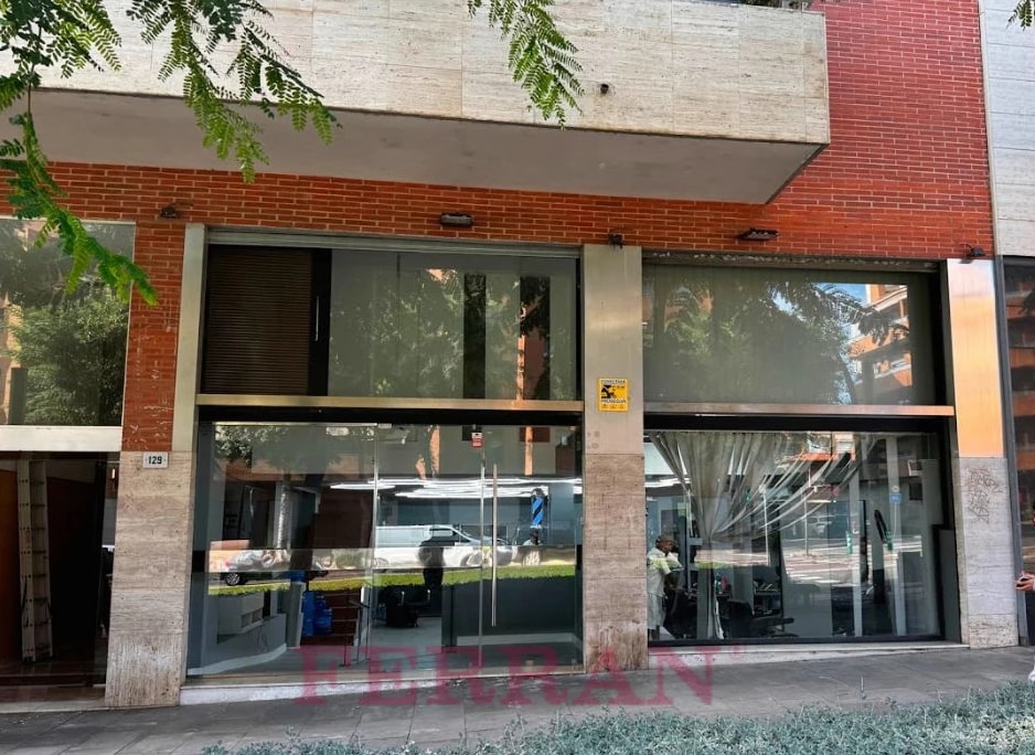 Edificio residencial en Cornellà de Llobregat, Barcelona en venta Foto del edificio- Imagen 1 de 2
