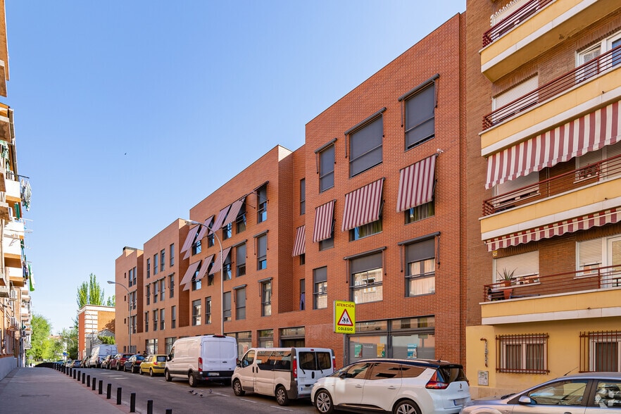 Calle de Joaquín Turina, Madrid, Madrid en venta - Foto del edificio - Imagen 3 de 4