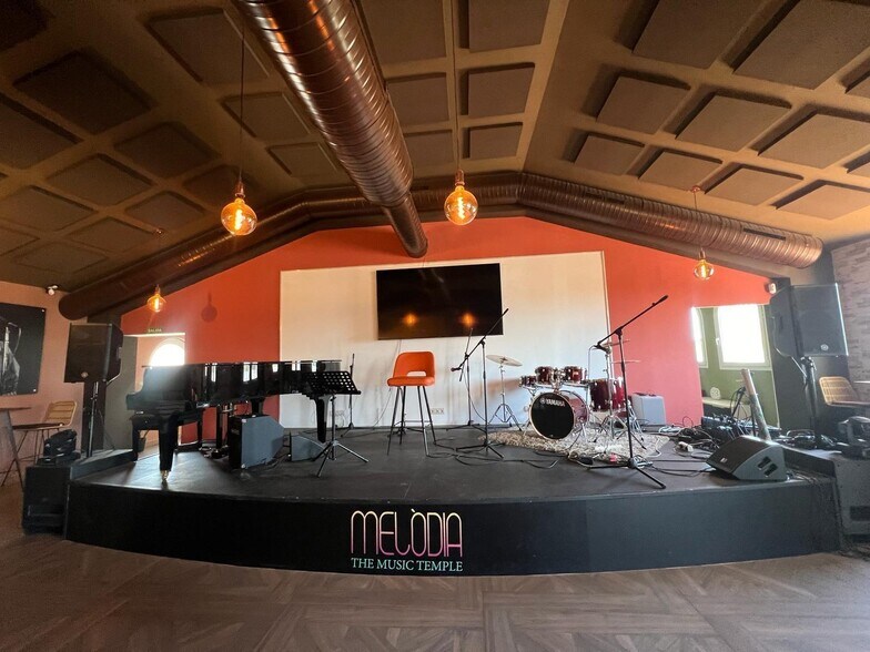 Local en Estepona en venta - Foto del edificio - Imagen 2 de 18