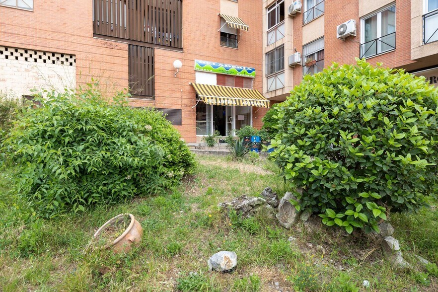 Calle Gabriela Mistral, 2, Granada, Granada en venta - Foto del edificio - Imagen 2 de 25
