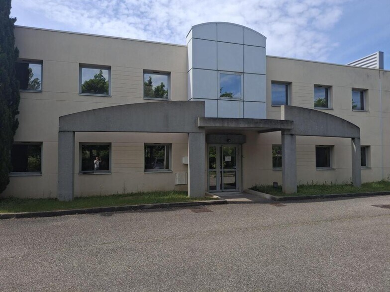 Flex en Saint-Priest en alquiler - Foto del edificio - Imagen 2 de 5