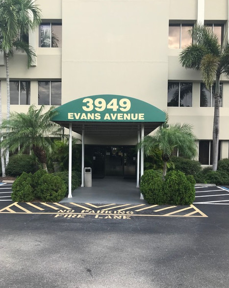 3949 Evans Ave, Fort Myers, FL en venta - Foto del edificio - Imagen 2 de 13