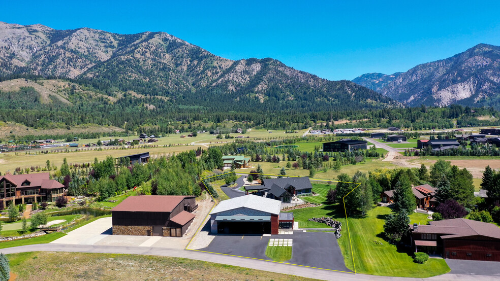 872 Alpine Village Loop, Alpine, WY en venta - Foto principal - Imagen 1 de 35