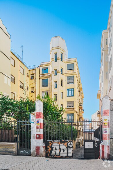 Calle de Viriato, 22, Madrid, Madrid en venta - Foto del edificio - Imagen 2 de 3