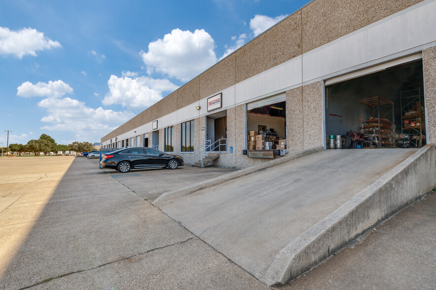 1922-1938 N Great Southwest Pky, Grand Prairie, TX en alquiler - Foto del edificio - Imagen 2 de 38