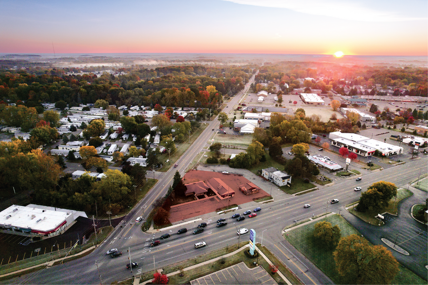 2500 Cedar St, Holt, MI en venta - Foto del edificio - Imagen 2 de 8