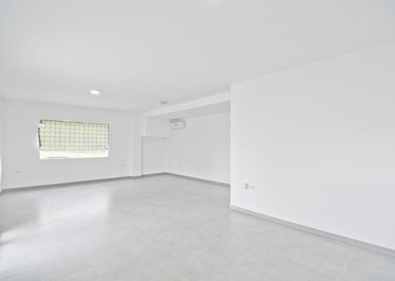 Local en Motril, Granada en venta - Foto del edificio - Imagen 2 de 11